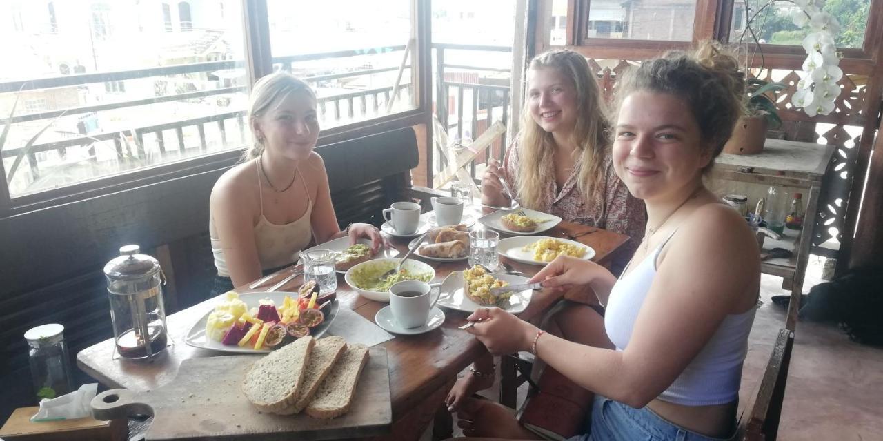 Smiley's Homestay Berastagi Dış mekan fotoğraf
