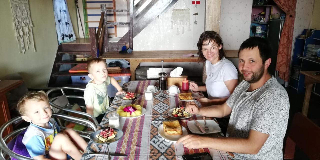 Smiley's Homestay Berastagi Dış mekan fotoğraf