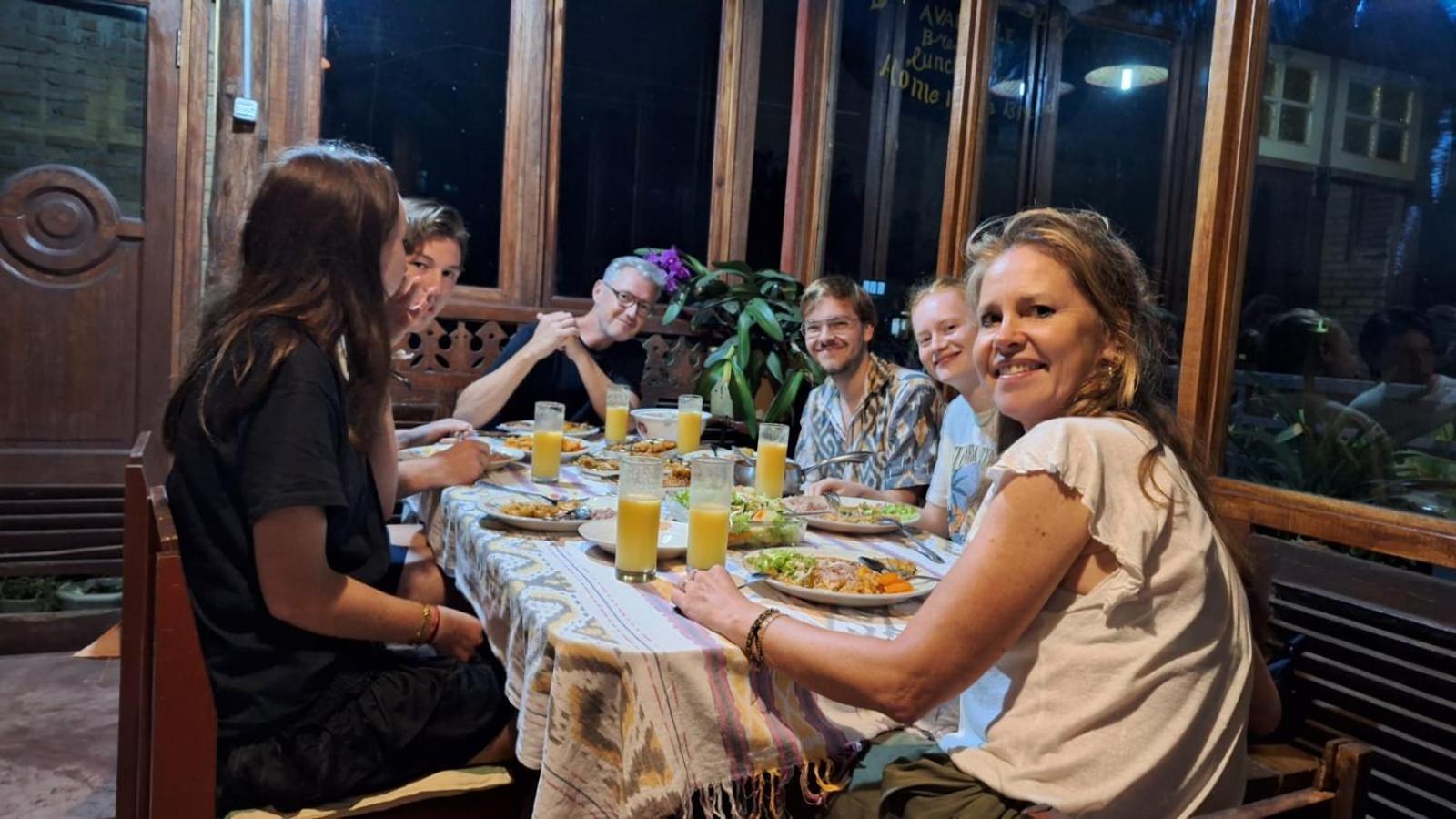Smiley's Homestay Berastagi Dış mekan fotoğraf