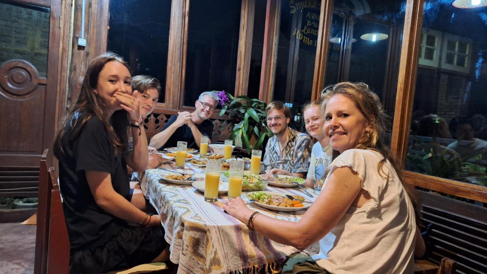 Smiley's Homestay Berastagi Dış mekan fotoğraf