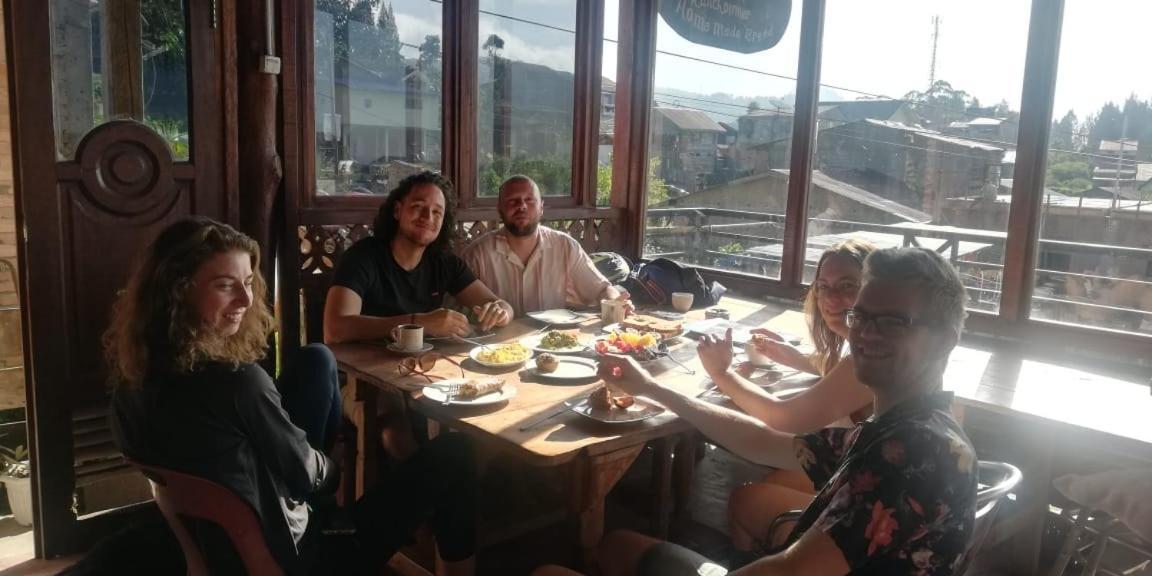 Smiley's Homestay Berastagi Dış mekan fotoğraf