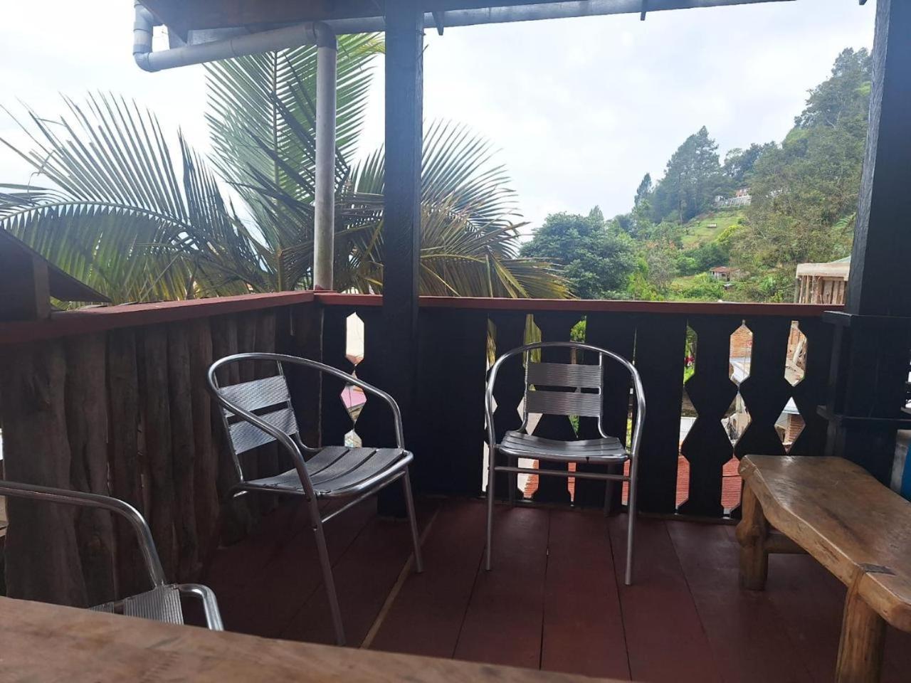 Smiley's Homestay Berastagi Dış mekan fotoğraf