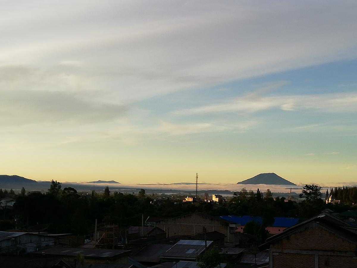Smiley's Homestay Berastagi Dış mekan fotoğraf