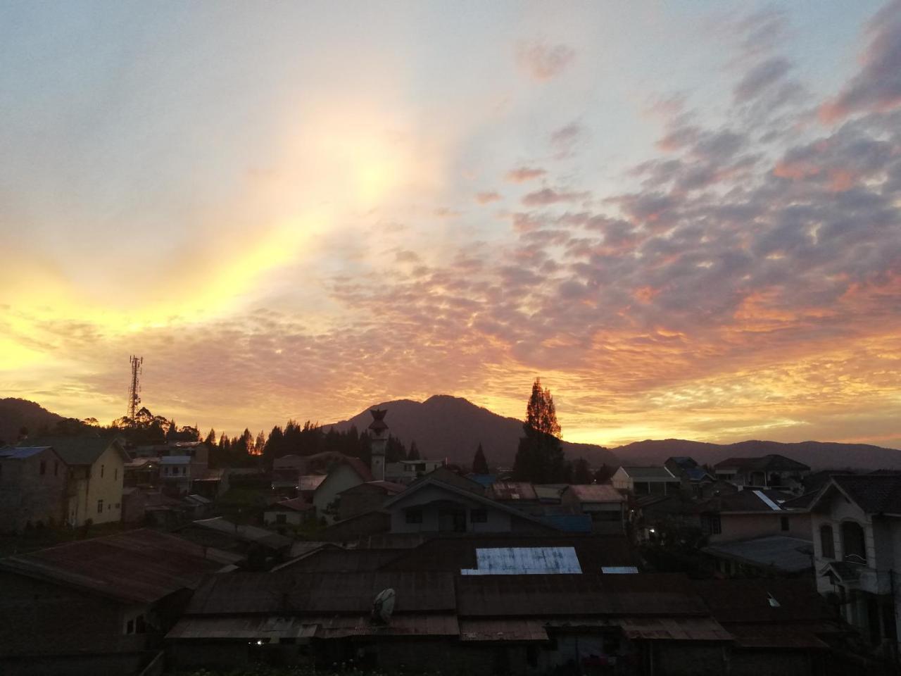 Smiley's Homestay Berastagi Dış mekan fotoğraf
