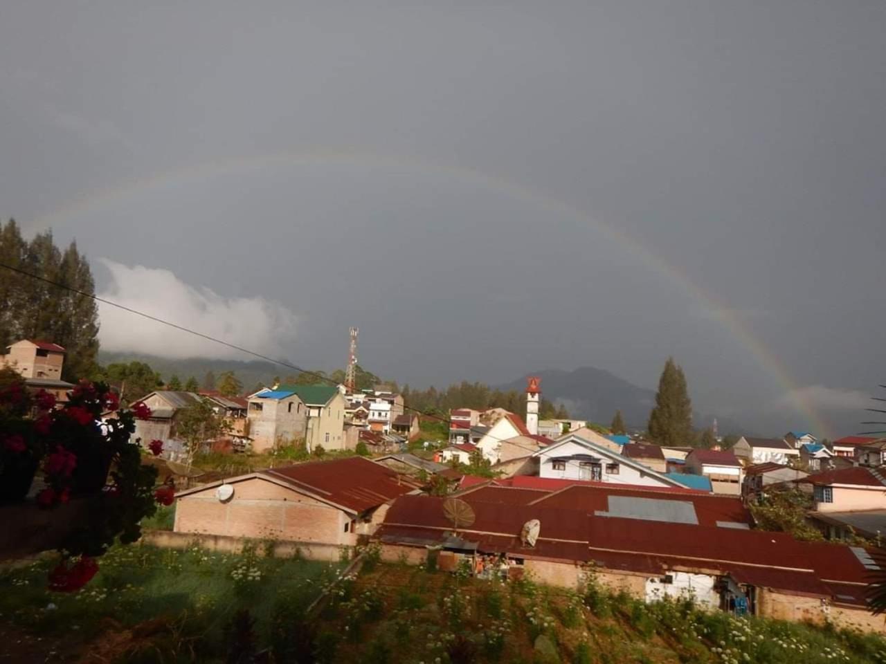 Smiley's Homestay Berastagi Dış mekan fotoğraf